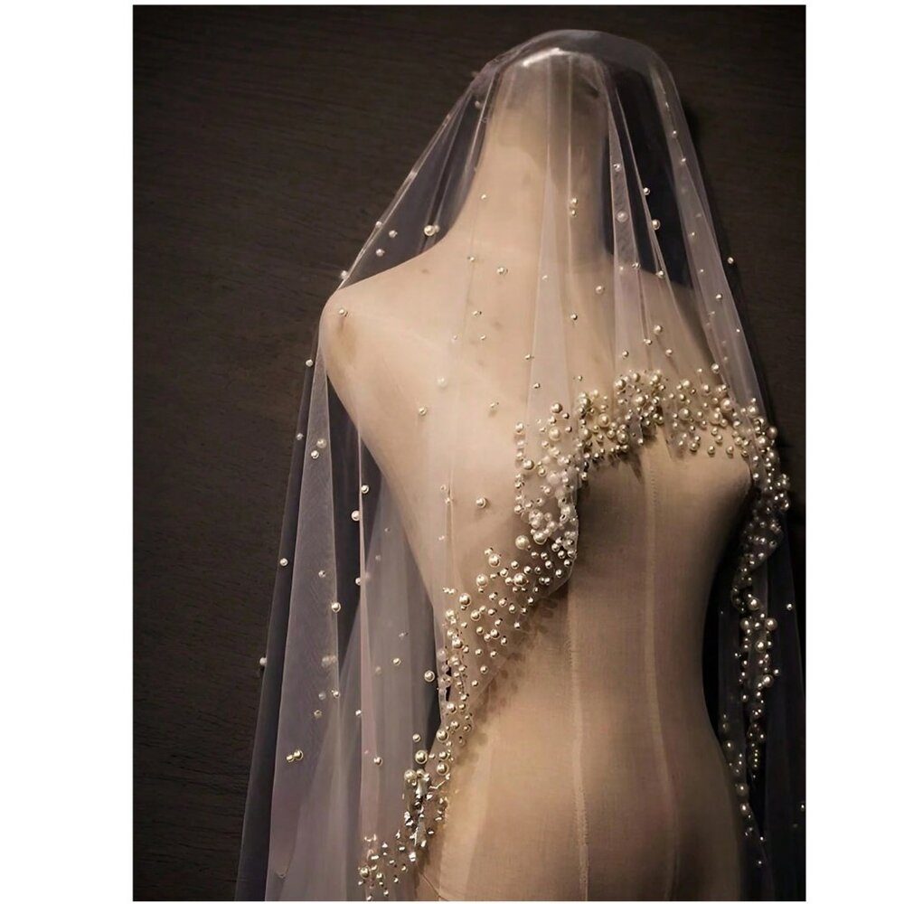 Elegant Pearl-Embellished Veil